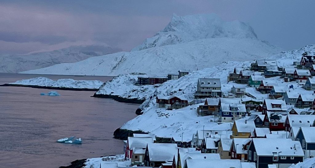 Nuuk Kolonihavnen: Blick über den Nuuk-Fjord nach Süden